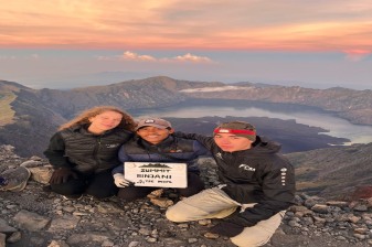 2-Day Mount Rinjani Trek with Crater Rim Camping and Summit Sunrise