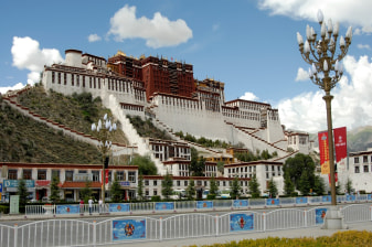 8-Day Kathmandu to Lhasa Sightseeing Tour with Tibetan Monasteries