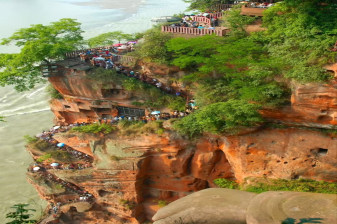 6-Hour Leshan Giant Buddha Tour from Chengdu with People's Park
