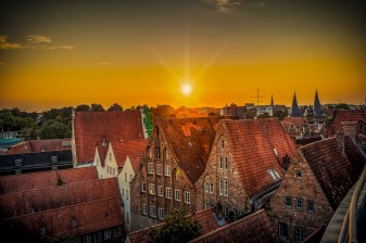 2-Hour Romantic Evening Walk in Lübeck's Historic Old Town