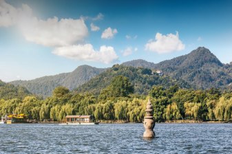 English-Speaking Guide: Private Day Tour to Hangzhou West Lake (UNESCO) from Hangzhou