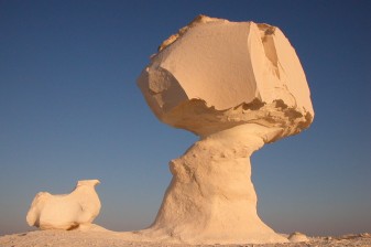 SAFARI FROM CAIRO TO BAHARIYA AND WHITE DESERT