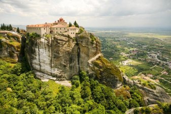 Full Day Tour to Meteora and Vergina From Athens Including Dinner
