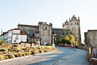 Love in Porto: Romantic Exploration Game and Tour