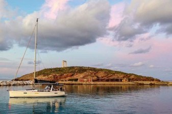 Private Cruise from Naxos to Rina Cave and Koufonisi