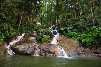 Kanching Waterfalls Tour with Batu Caves and Ramayana Cave (Shared with Hotel Pickup)