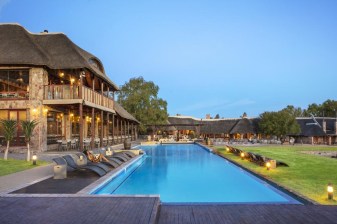 3-Hour Aquila Game Reserve Safari with Scenic Mountain Passes