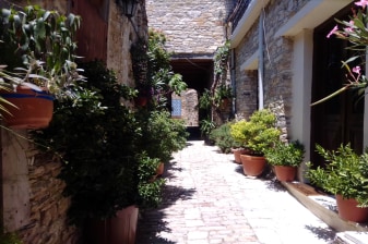 8-Hour Nicosia and Lefkara Tour with Archaeology and Lace Heritage