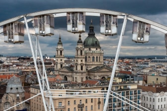 2-Hour Downtown Pest Walking Tour with Parliament and Danube Views