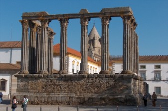 1-Day Private Évora Tour from Lisbon with Cork Factory and Estremoz