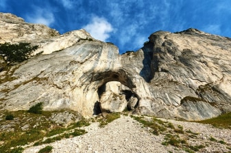 8-Day Piatra Craiului Mountains Trek with Bran Castle and Monasteries