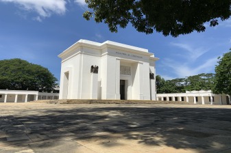 5-Hour Santa Marta City Tour with Museum, Cathedral and Beaches