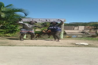 7-Hour Nadi Village Tour with Mud Pool and Garden of Sleeping Giant