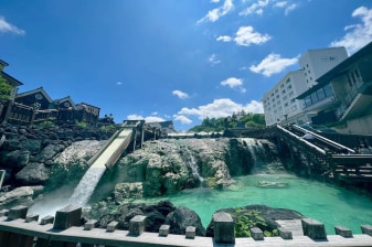 9-Hour Shiga Kogen and Kusatsu Onsen Tour with Yugama Crater