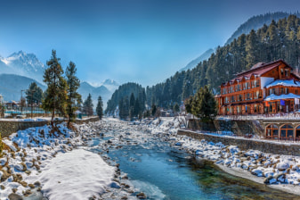 7-Day Kashmir Tour from Delhi with Srinagar Houseboat and Gulmarg