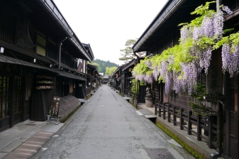 8-Hour Private Takayama to Kanazawa Transfer with Shirakawa-go