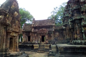 Full-Day Temple Tour in Siem Reap with Kbal Spean and Banteay Srei