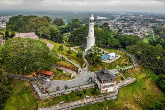 Full-Day Bukit Malawati and Shah Alam Tour from Kuala Lumpur
