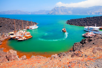 9-Hour Santorini Volcano Cruise with Thirassia and Oia Sunset