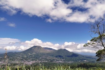 8-Hour Mount Lokon and Mahawu Trekking Tour with Liquor Tasting