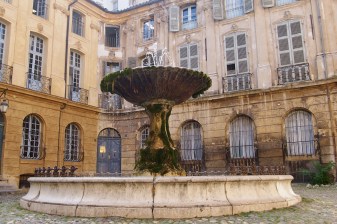 8-Hour Provence Tour with Aix Market, Cassis and Marseille