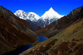 11-Day Jomolhari Trek in Bhutan with Paro, Haa Valley and Thimphu