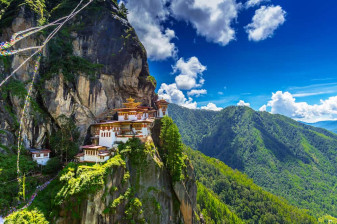 10-Day Nepal and Bhutan Luxury Tour with Tiger's Nest and Chitwan