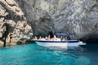 8-Hour Capri Boat Tour from Sorrento with Blue Grotto and Faraglioni