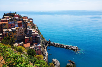 2-Hour Private Manarola Walking Tour in Cinque Terre Wine Country