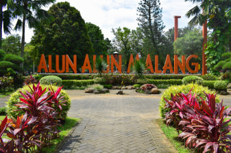 2-Hour Private Walking Tour of Malang with Rainbow Village