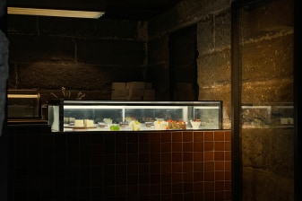 4-Hour Chongqing Food Tour with Hidden Temple and Air-Raid Shelter