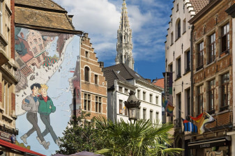 3-Hour Walking Tour of Brussels with Street Art and Belgian Delicacies