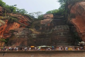 8-Hour Chengdu and Leshan Tour with Giant Buddha and Tea Experience
