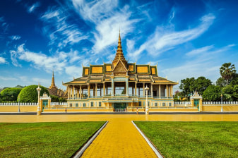 Full-Day Phnom Penh City Tour with Royal Palace and Riverside Walk