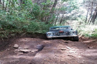 8-Hour Off-Road Jeep Tour in Cikole with Traditional Bandung Lunch