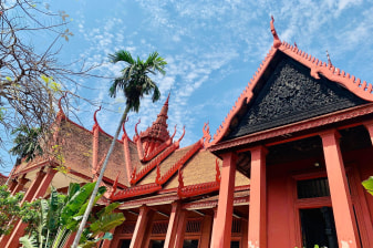 7-Hour Phnom Penh History Tour with Royal Palace and Killing Fields