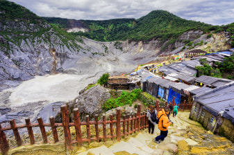2-Day Bandung Tour from Jakarta with Volcano Hot Spring and Shopping