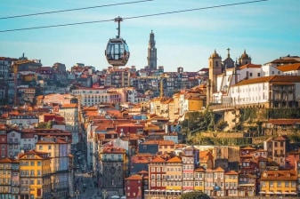 8-Hour Private Lisbon to Porto Transfer with Stops in Óbidos and Nazaré