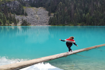 12-Hour Joffre Lakes Hike from Vancouver with Glacier Views