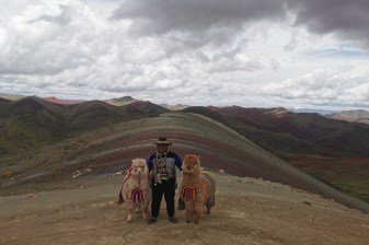 1-Day Palccoyo Rainbow Mountain Hike from Cusco with Ausangate Views