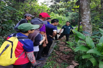 1-Day Taman Negara Tour with Canopy Walk and Orang Asli Visit
