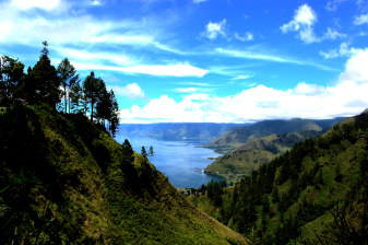 5-Day Medan and Lake Toba Tour with Samosir and Berastagi