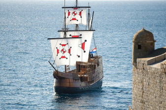 2-Hour Dubrovnik Cruise and Walking Tour with Karaka Ship
