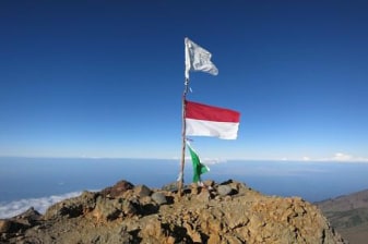 3-Day Mount Rinjani Summit Trek from Lombok with Crater Rim Camping