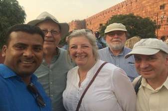 12-Hour Sunrise Taj Mahal Tour from Delhi with Agra Fort and Baby Taj