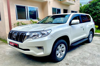 1-Hour Kathmandu Airport Transfer to Thamel with Private AC Vehicle