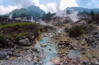 10-Hour Mount Salak Trekking Tour from Jakarta to Queen Crater