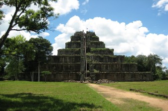 1-Day Koh Ker and Lingapura Temple Tour with Prasat Thom Views