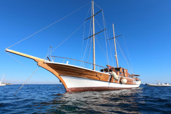8-Hour Boat Tour of Favignana and Levanzo with Lunch on Board