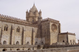 8-Hour Évora Sightseeing Tour with Roman Temple and Freeport